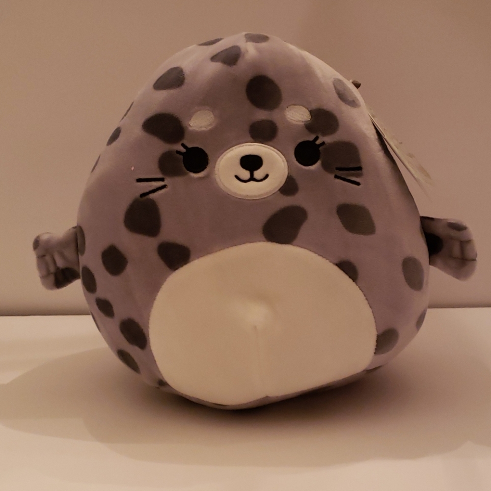New with Tags 8" squishmallow Isis